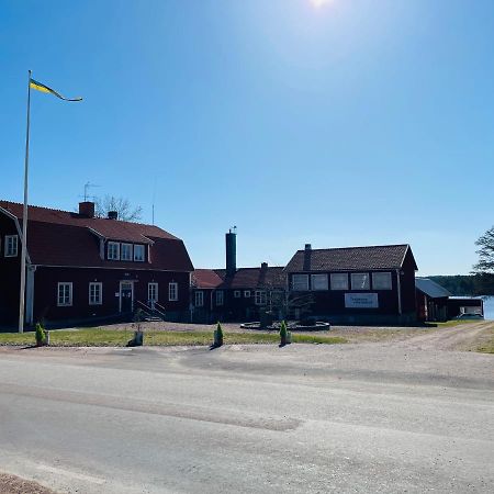Trehoerna Waerdhus & Vandrarhem Trehorna Exterior photo