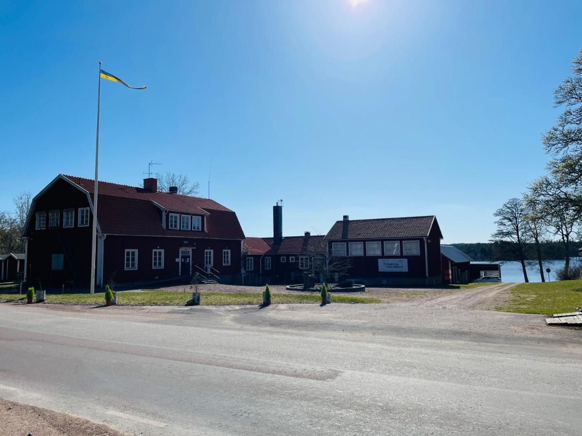 Trehoerna Waerdhus & Vandrarhem Trehorna Exterior photo